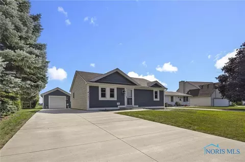 7371 Twin Lakes Rd, Perrysburg, OH 43551