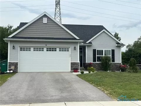 1050 N Ironwood Dr, Rossford, OH 43460