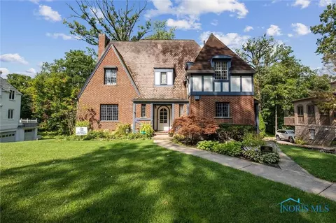 3821 Sulphur Spring Rd, Ottawa Hills, OH 43606