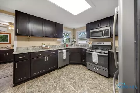 28741 Tracy Rd, Walbridge, OH 43465 photo 11