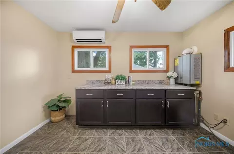28741 Tracy Rd, Walbridge, OH 43465 photo 18