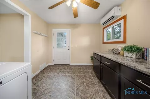 28741 Tracy Rd, Walbridge, OH 43465 photo 17