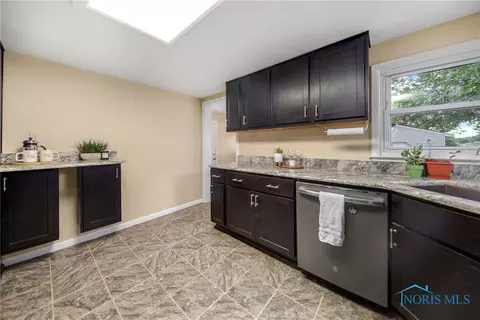 28741 Tracy Rd, Walbridge, OH 43465 photo 14