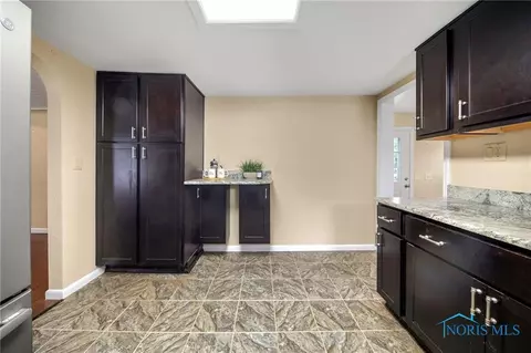 28741 Tracy Rd, Walbridge, OH 43465 photo 10