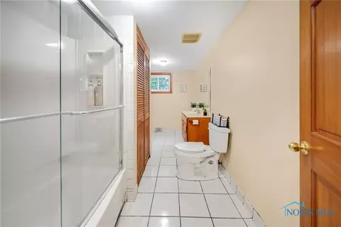 28741 Tracy Rd, Walbridge, OH 43465 photo 28