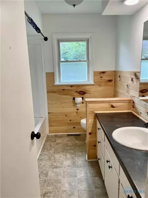 704 E Main St, Ottawa, OH 45875 photo 13