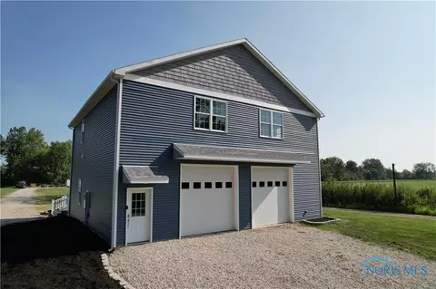 3255 W Lakeshore Dr, Port Clinton, OH 43452