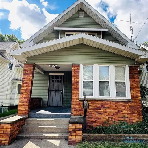 4025 Asbury Dr, Toledo, OH 43612