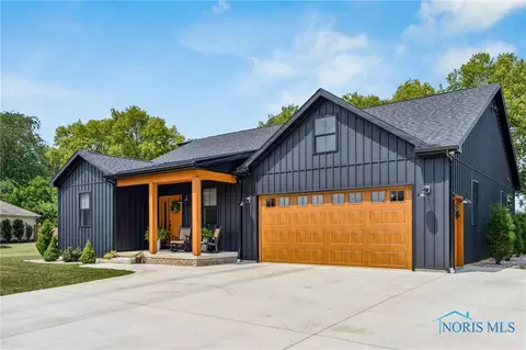 890 Deer Trail Ct, Findlay, OH 45840