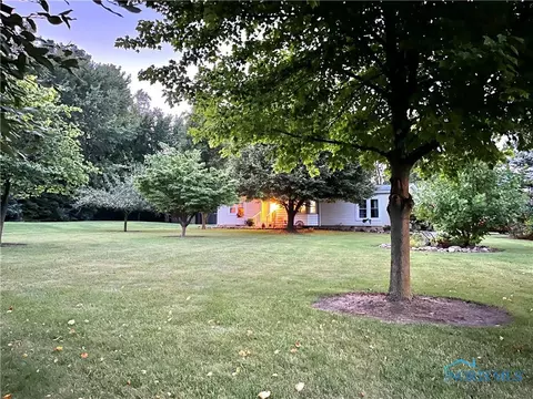 1032 E Madison St, Gibsonburg, OH 43431
