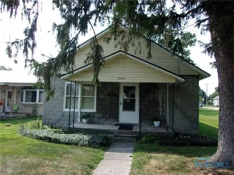 303 E 6th St, Fostoria, OH 44830
