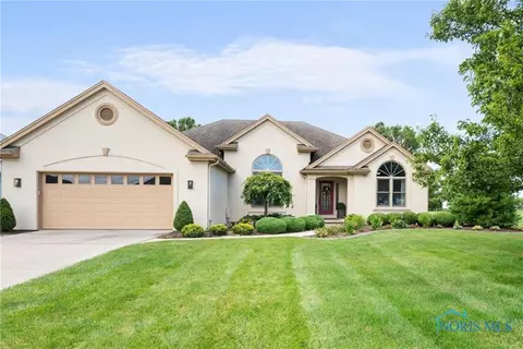 7555 Royal Timbers Ln, Waterville, OH 43566