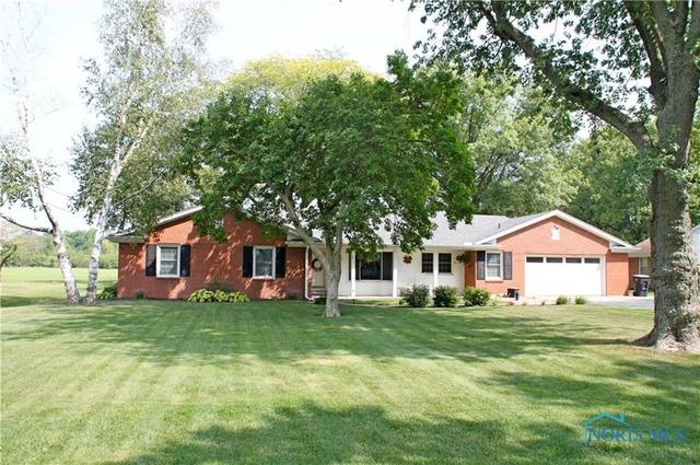 811 Cherry Hill Dr, Bowling Green, OH 43402