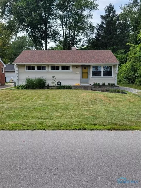 1114 Seymour Rd, Toledo, OH 43615