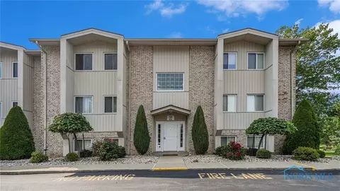 6640 Salisbury Rd #G302, Maumee, OH 43537
