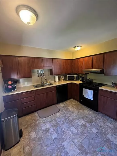 1663 Gilbert Rd, Toledo, OH 43614 photo 9