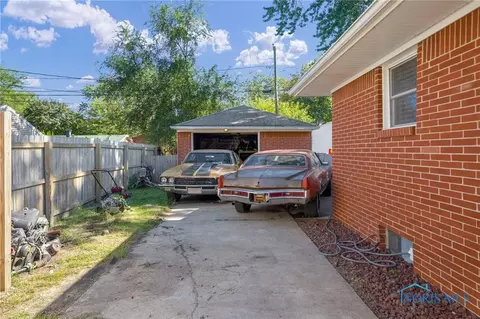 2361 Valeway Dr, Toledo, OH 43613 photo 32