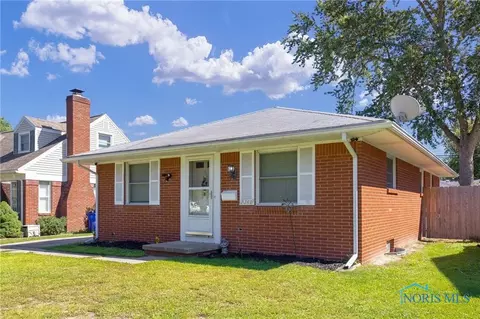 2361 Valeway Dr, Toledo, OH 43613 photo 2