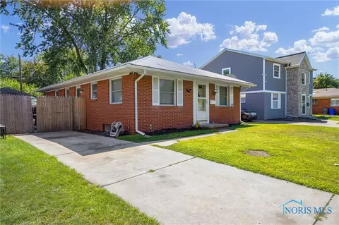 2361 Valeway Dr, Toledo, OH 43613 photo 3