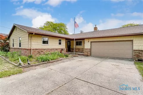 955 Findlay St, Perrysburg, OH 43551