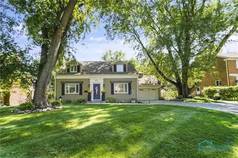 2212 Dundas Rd, Toledo, OH 43606