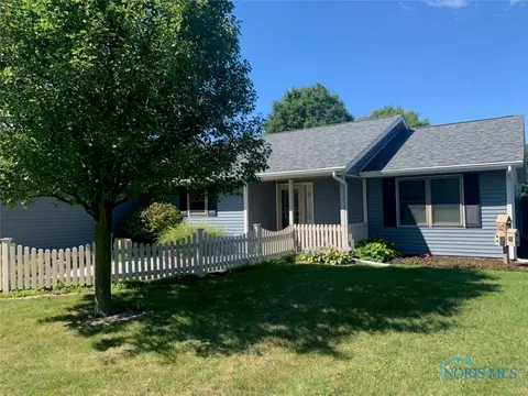 318 Gary Dr, Bryan, OH 43506 photo 2