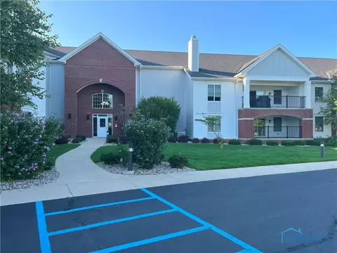 3040 Byrnwyck #108, Maumee, OH 43537