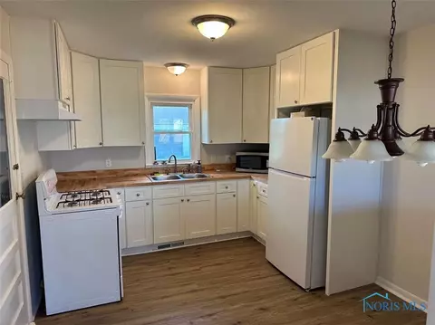 384 Glad St, Marion, OH 43302 photo 2