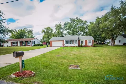 1720 Ayersville Ave, Defiance, OH 43512