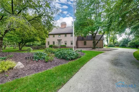 539 Riverside Dr, Rossford, OH 43460