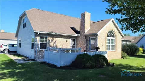 41 W Foxgate Cir, Bowling Green, OH 43402