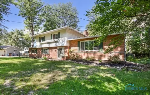 26925 W Woodland Ct, Millbury, OH 43447