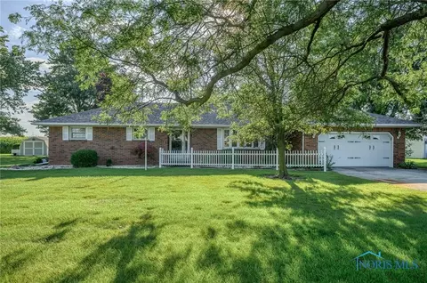23926 Luckey Rd, Perrysburg, OH 43551