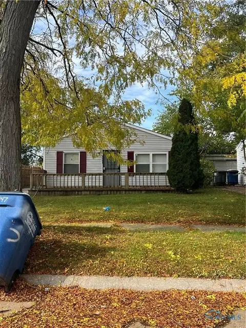 3747 Dixie Dr, Toledo, OH 43611
