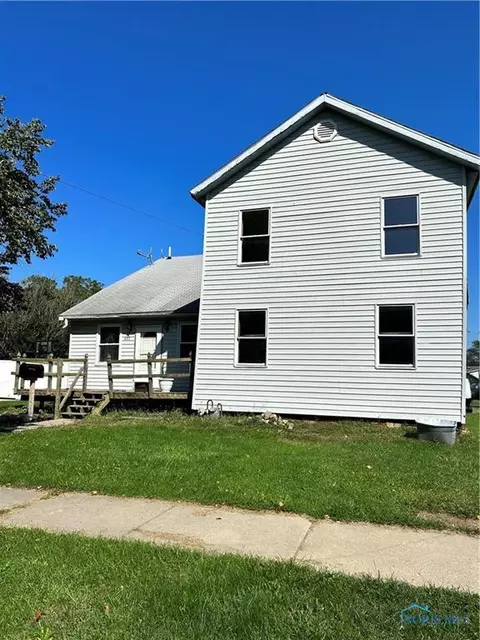 423 E Chestnut St, Wauseon, OH 43567