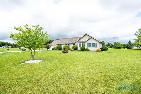 21725 Oak Forest Dr, Defiance, OH 43512
