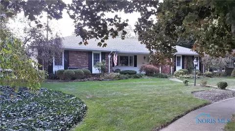 1007 Gerlock Dr, Fostoria, OH 44830