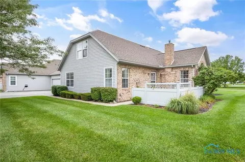 101 Stonegate Cir, Bowling Green, OH 43402