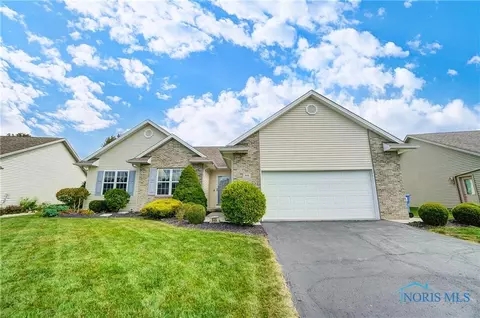 935 Country Creek Dr, Findlay, OH 45840