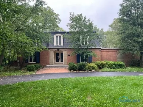 2426 Hawthorne Rd, Fostoria, OH 44830