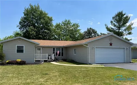 526 Eastview Dr, North Baltimore, OH 45872