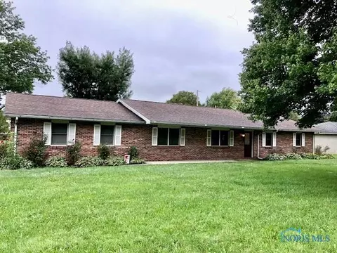 1091 Columbus Ave, Fostoria, OH 44830