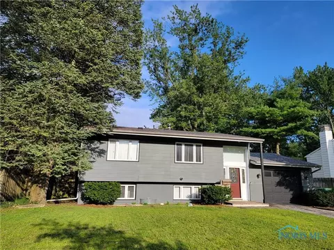 4716 Wickford Dr E, Sylvania, OH 43560