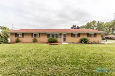 3108 Eastmoreland Dr, Oregon, OH 43616