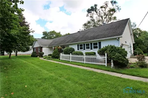 424 Oak St, Luckey, OH 43443