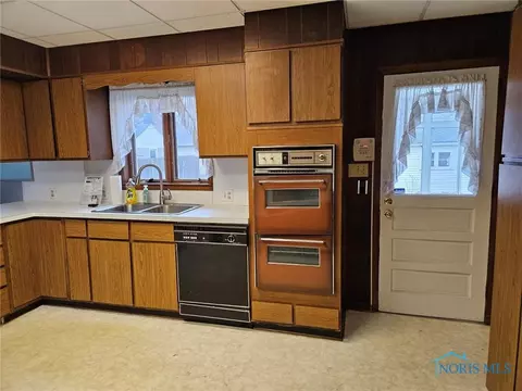 324 E Dudley St, Maumee, OH 43537 photo 16