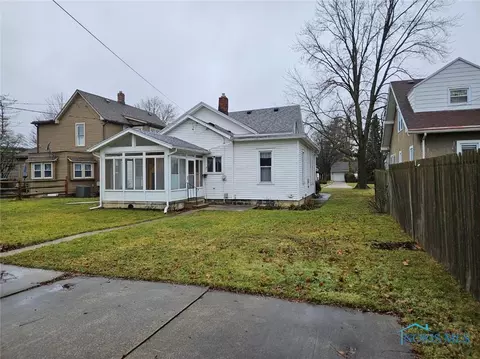 324 E Dudley St, Maumee, OH 43537 photo 6