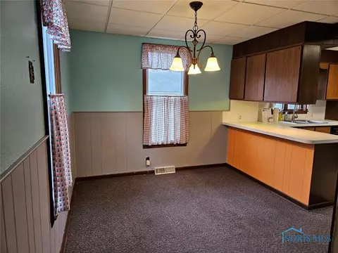 324 E Dudley St, Maumee, OH 43537 photo 12