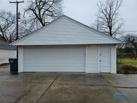 324 E Dudley St, Maumee, OH 43537 photo 3