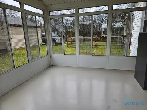 324 E Dudley St, Maumee, OH 43537 photo 7